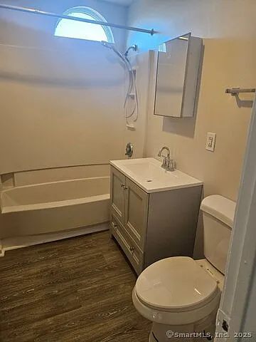638-640 Elm St #3R — Photo 6