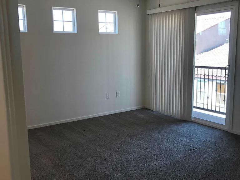 2337 E Huntington Dr — Photo 13