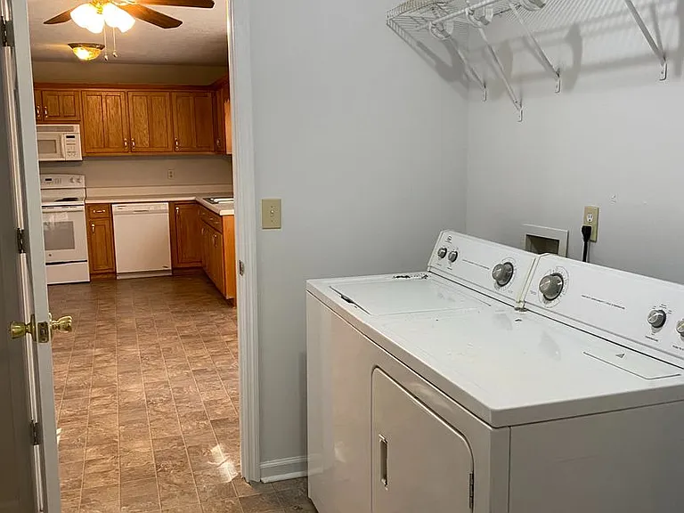 81 Eastwood Dr — Photo 10