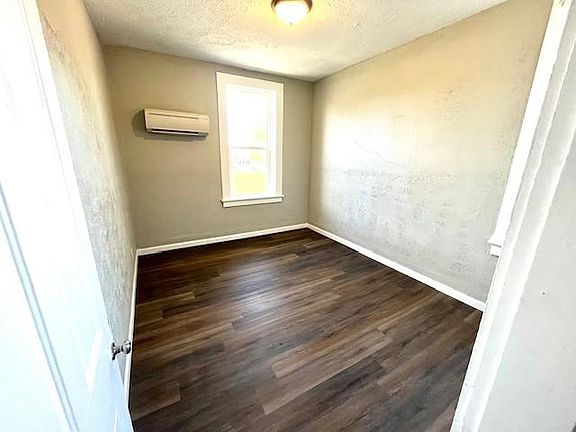5th image of 800 SE 6th St #4