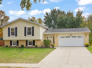 1100 Brentwood Ln, Wheaton, IL 60189