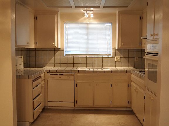 3rd image of 438 Northlake Dr APT 1