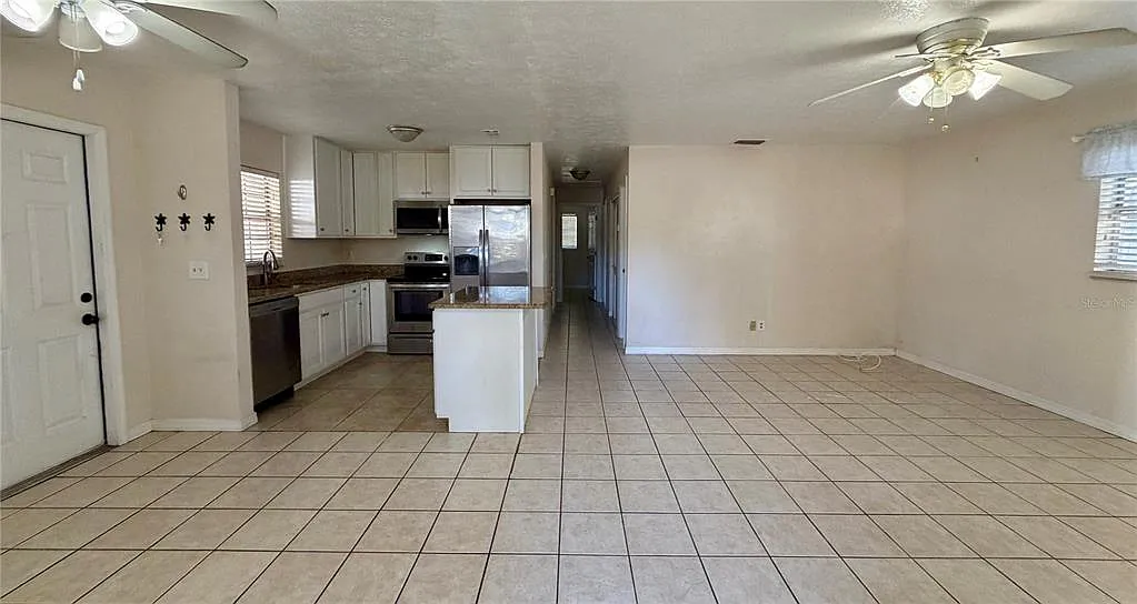 Building Photo - 5502 S Elkins Ave