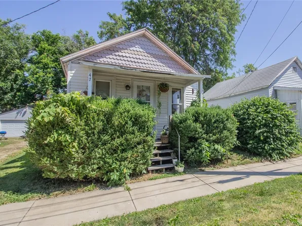 47 Monroe Ave, Charleston, IL 61920