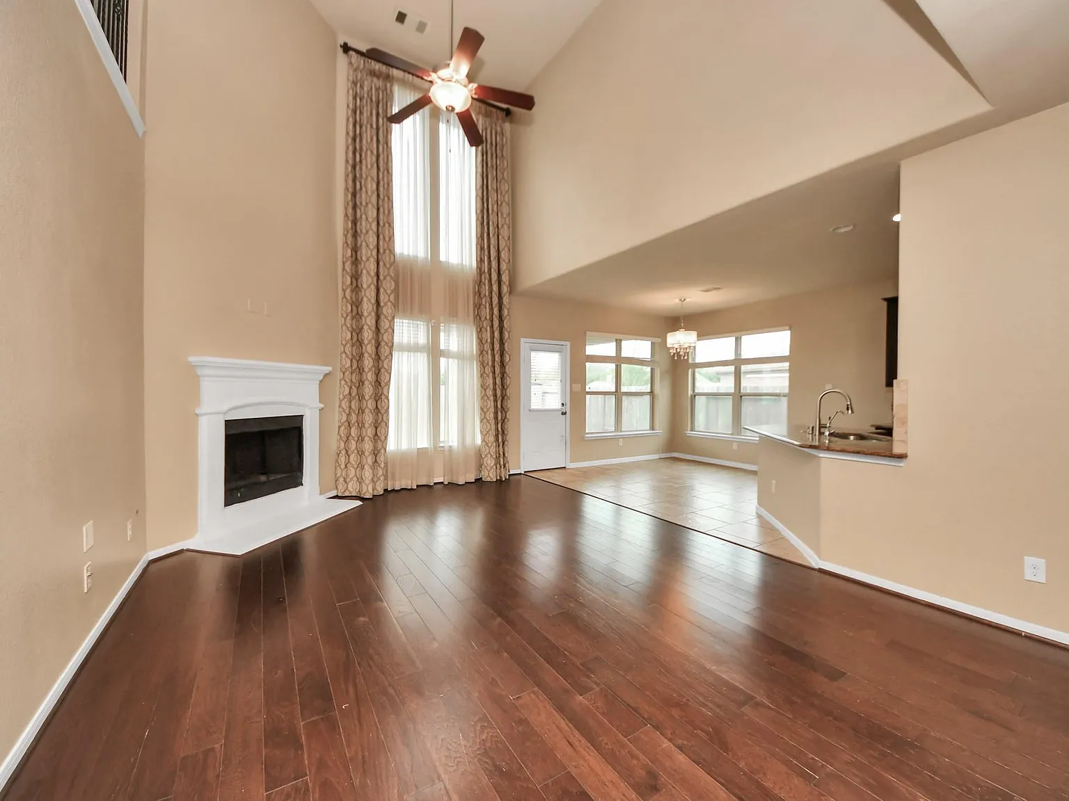 4 bed, 3.5 bath, 2576 sqft, $2,800 — Photo 4