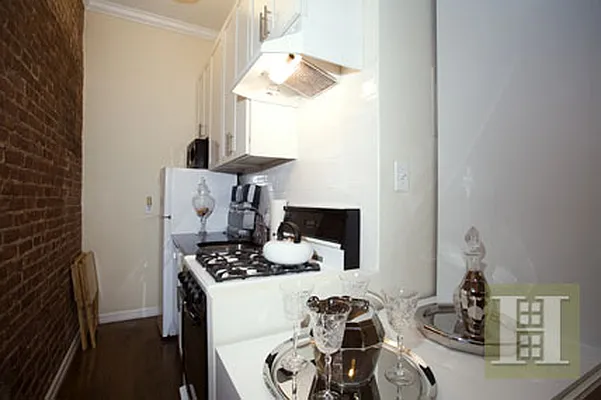 Rented by Halstead Real Estate | media 27