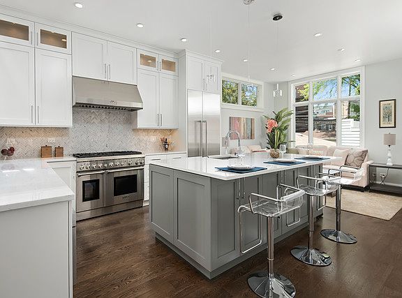 4th image of 4118 N Damen Ave