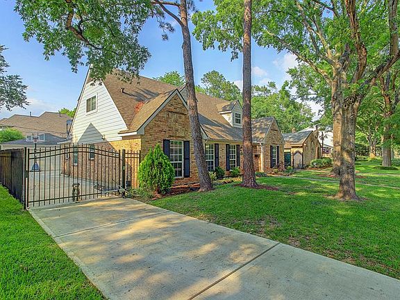 This home has an automatic driveway gate.