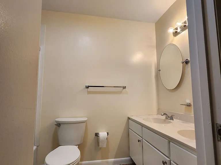 1635 Edgewood Pl #204 — Photo 17