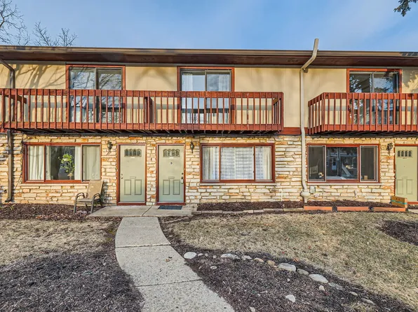 422 Lincoln Ave APT D, Fox River Grove, IL 60021