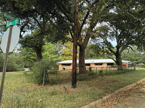1137 Waller Dr, Haynesville, LA 71038