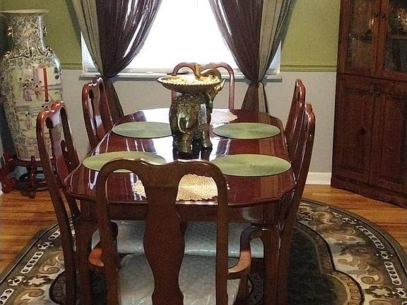 3rd image of 2348 Whitewood Ln