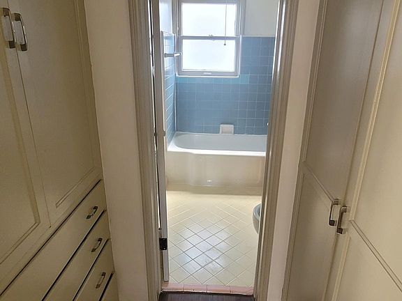5th image of 1061 E Broadway APT 5