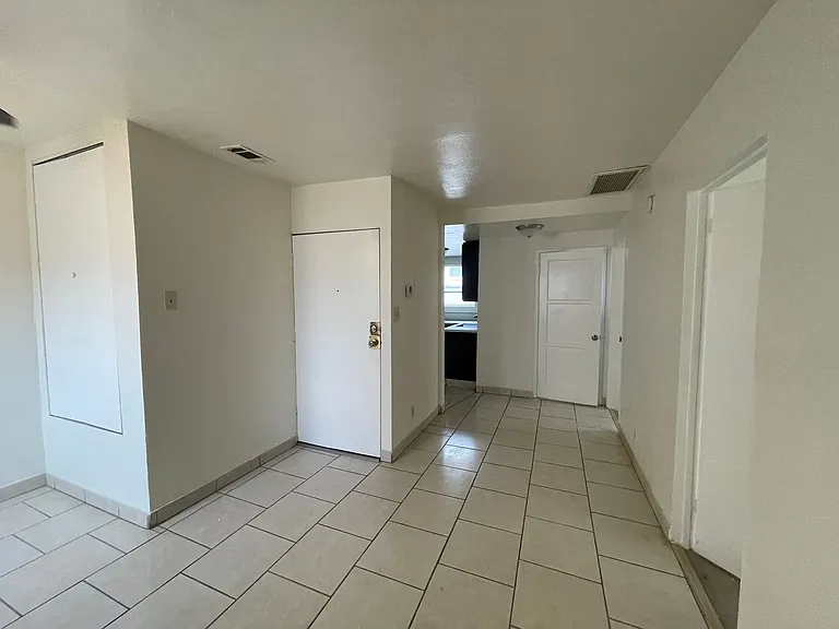 1009 - 1011 Western Ave. — Photo 14