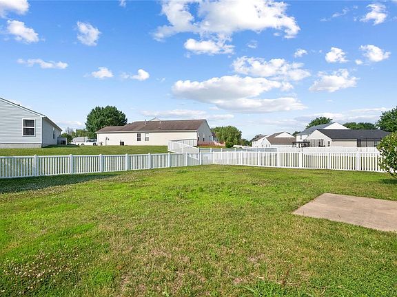 3rd image of 1512 Autumn Lakes Ln