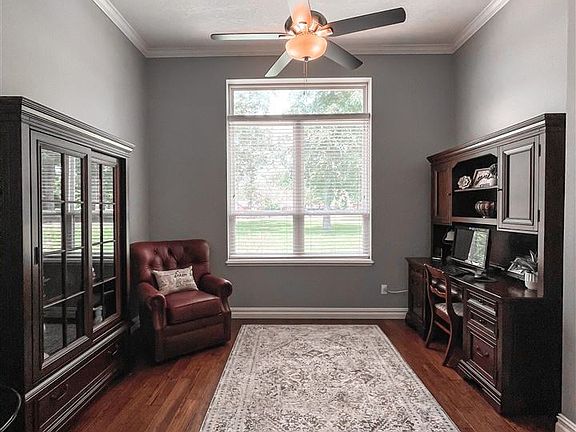 3rd image of 6423 Edgehill Cir