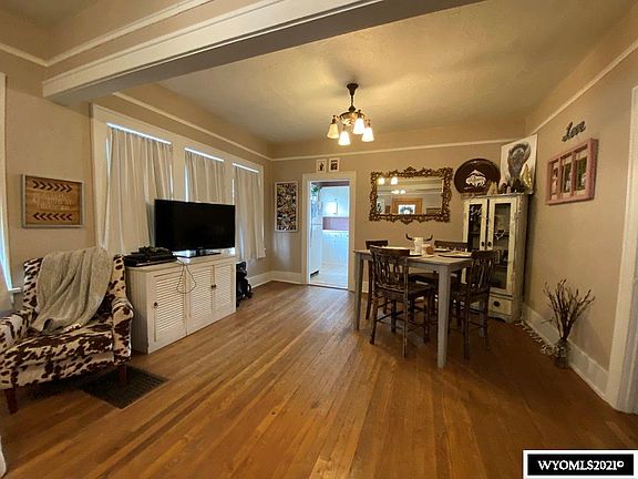 5th image of 115 W Lincoln Ave
