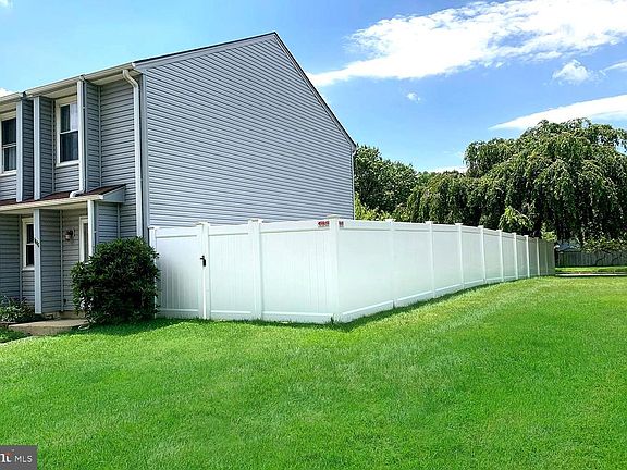 2nd image of 1675 Woodtree Ct E