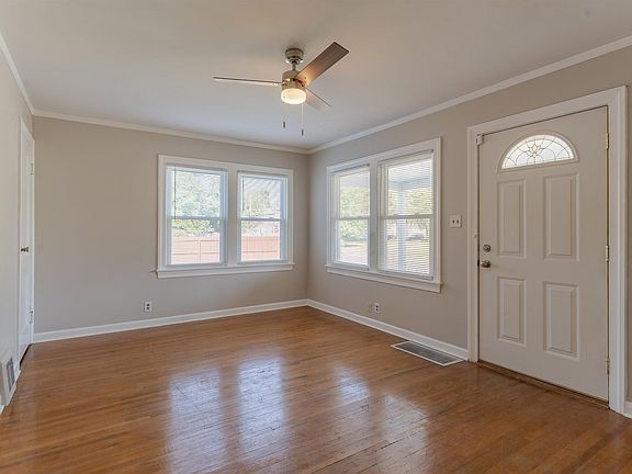 4th image of 1713 E Illinois St