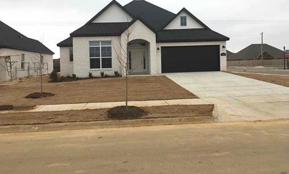 1st image of 3909 SW Mistletoe Ave #1