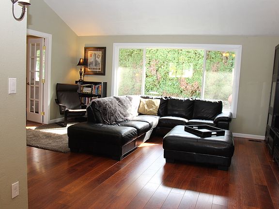 Living Room - Vaulted 