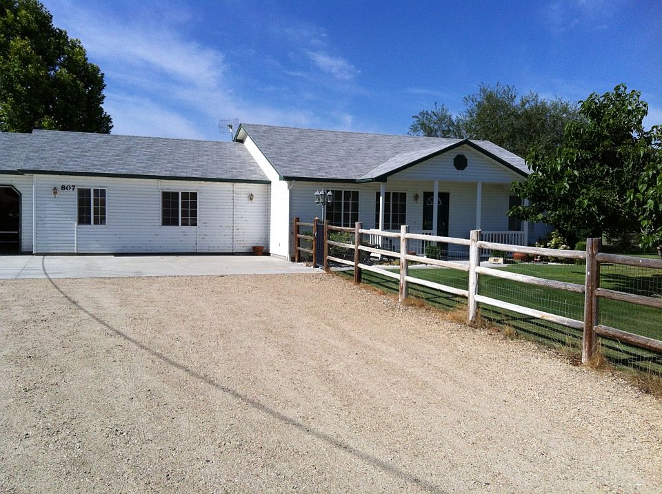 2nd image of 807 E Lewis Ln