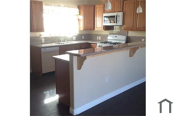 Building Photo - 9000 S Figueroa St #2
