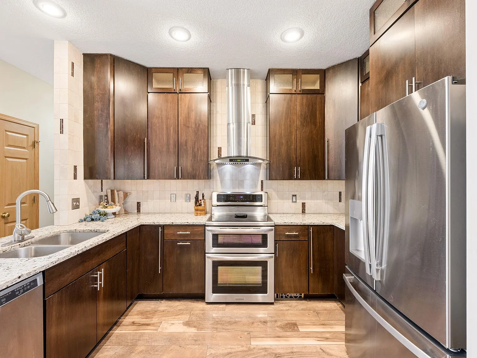 2 bed, 2.0 bath, 1605 sqft, $2,295 — Photo 3
