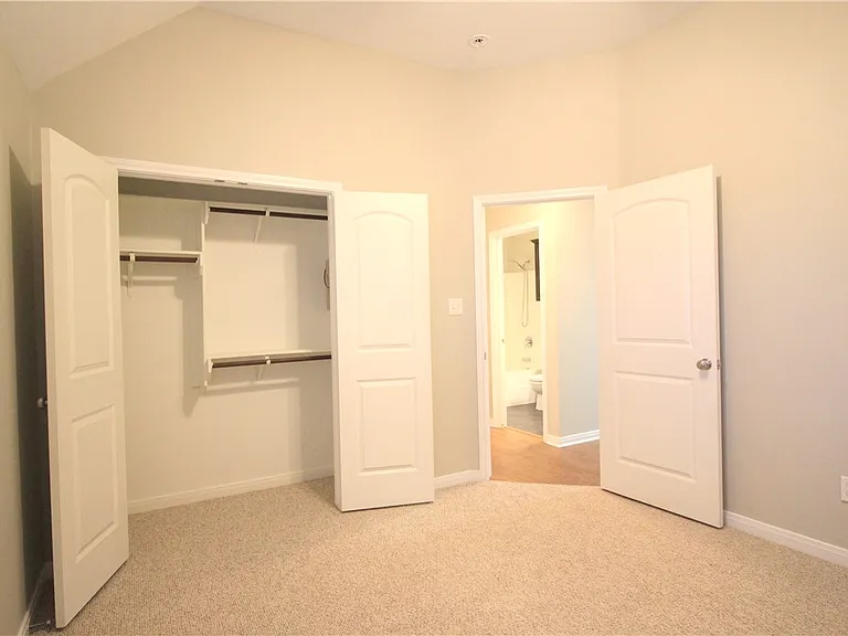 2010 Turning Leaf Dr — Photo 10