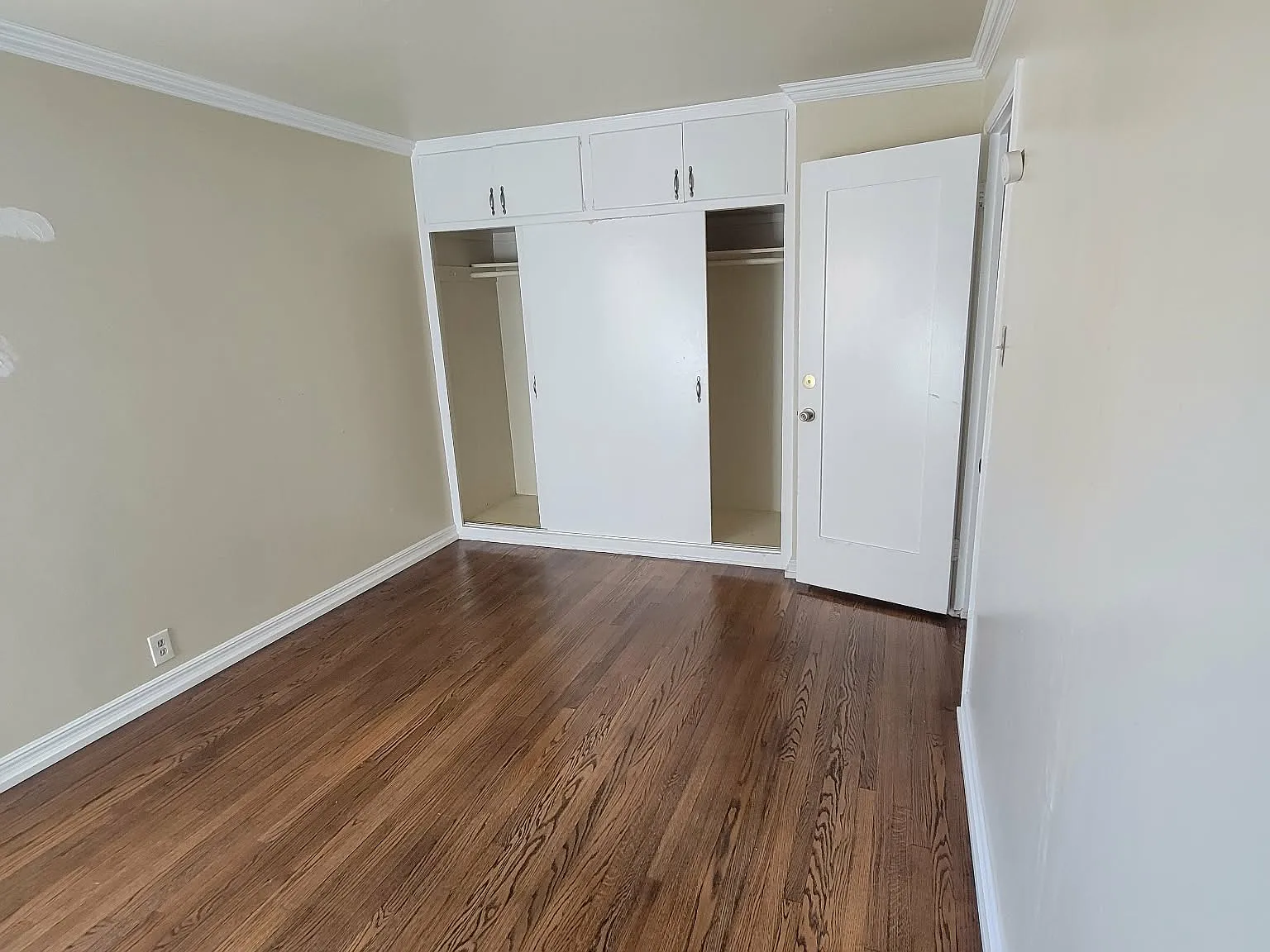 1623 W 84th Pl — Photo 2