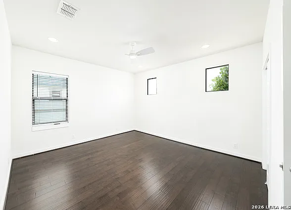 1150 N Olive St — Photo 22