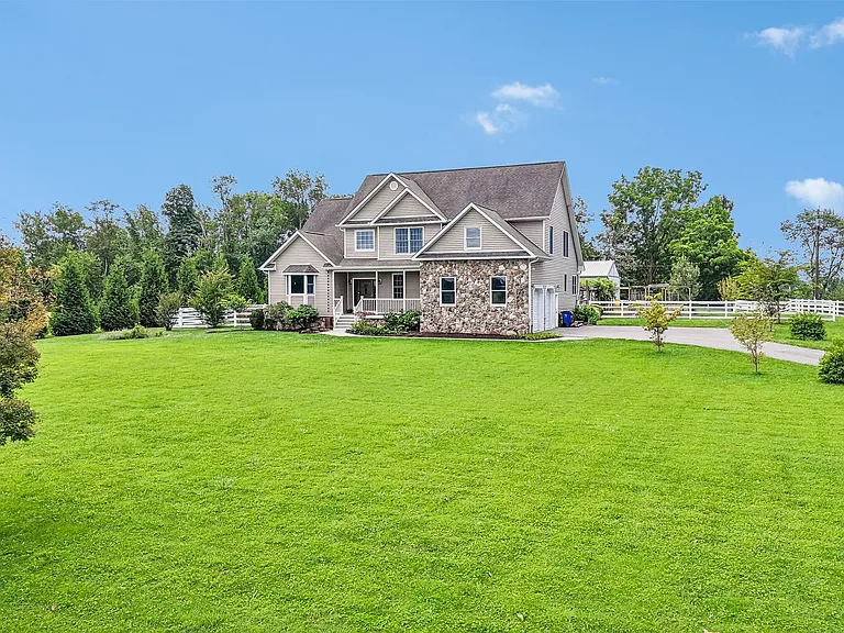 1097 Underwood Rd — Photo 8