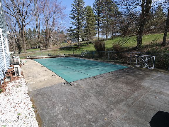 5th image of 55 Abbott Dr
