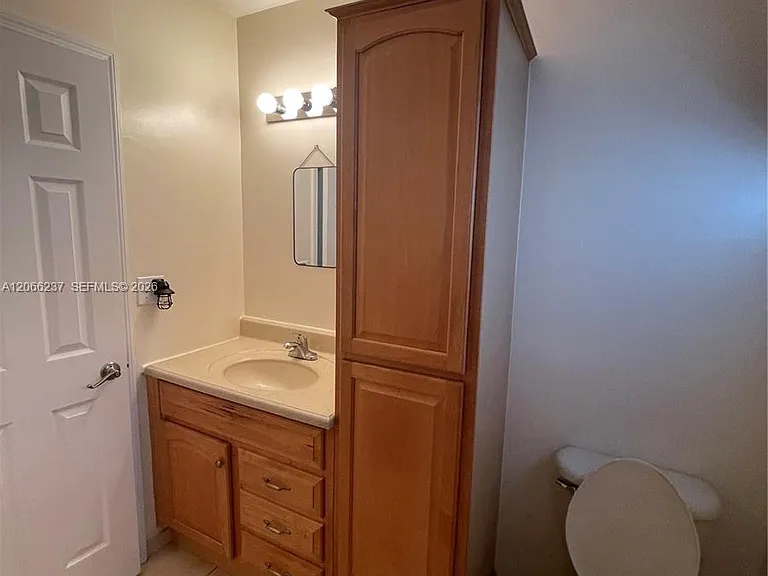 9301 SW 54th St — Photo 25