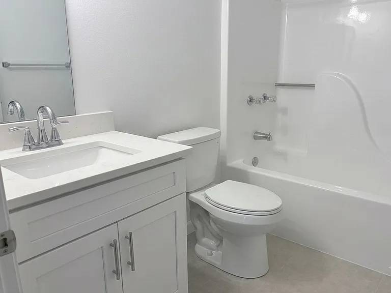 4618 Overlook Dr NE — Photo 3