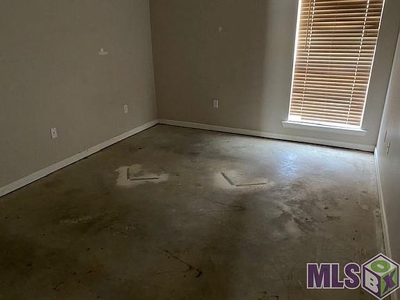5th image of 23881 Rosemont Dr