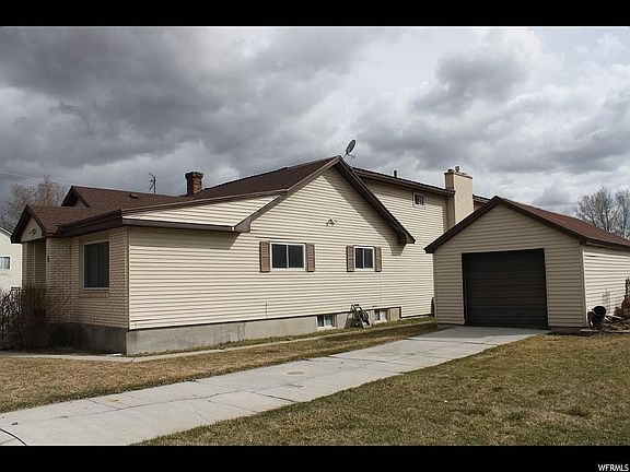 detached garage