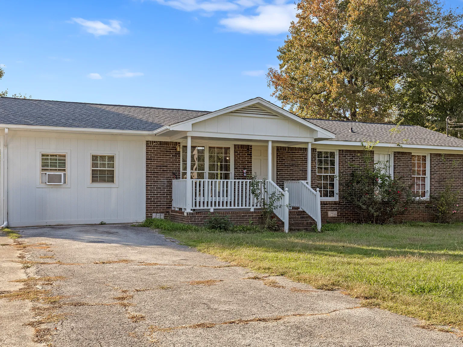 3 bed, 1.5 bath, 1422 sqft, $2,000 — Photo 3