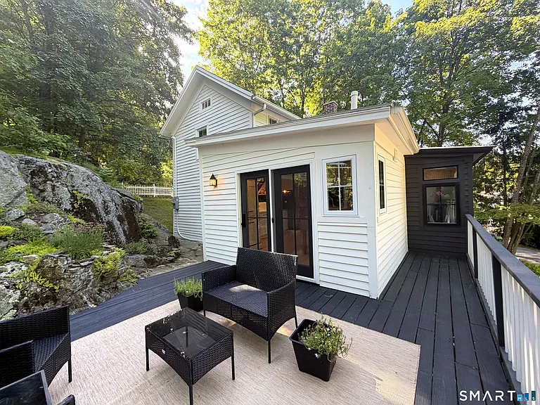 25 E Shore Rd — Photo 3