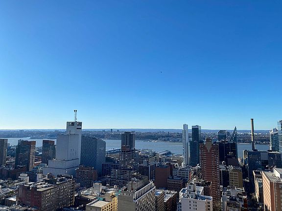 3rd image of 347 W 57th St APT 39A