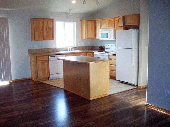 2nd image of 1545 Foxglove Ave