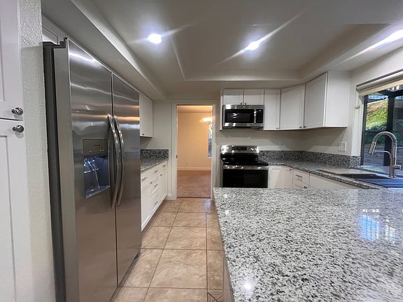 3rd image of 821 Mulberry Dr