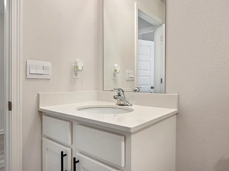 4735 Airmen Dr — Photo 19