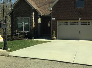 128 E Winterberry Trl, White House, TN 37188