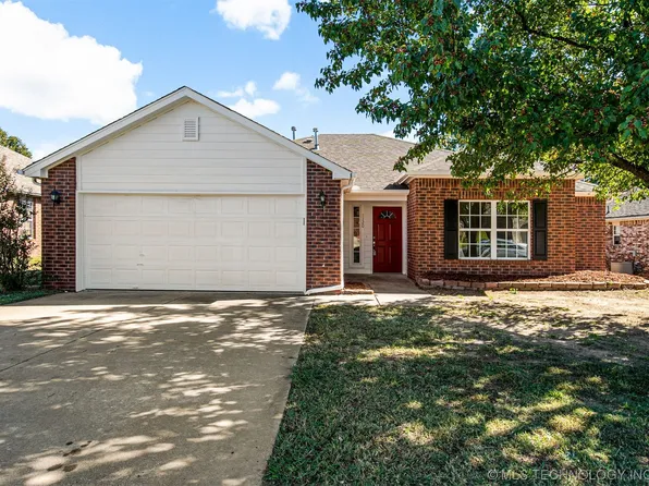 1120 S Catalina Dr, Oologah, OK 74053