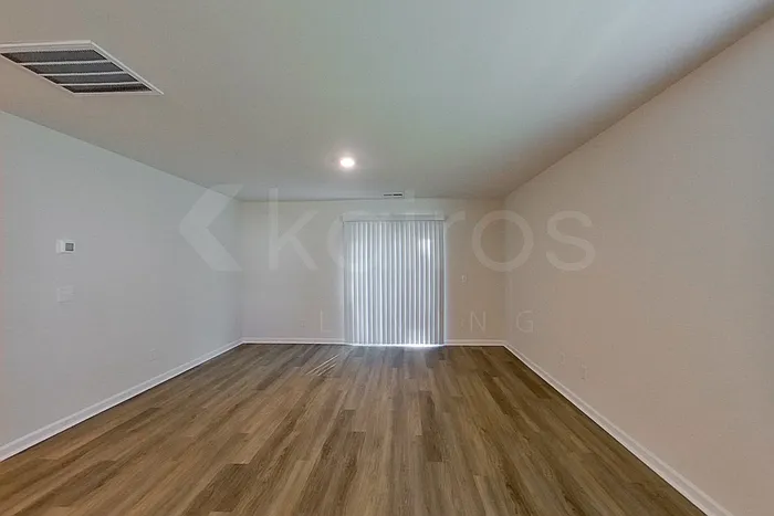 5 bed, 3.0 bath, 2361 sqft, $2,445 — Photo 2