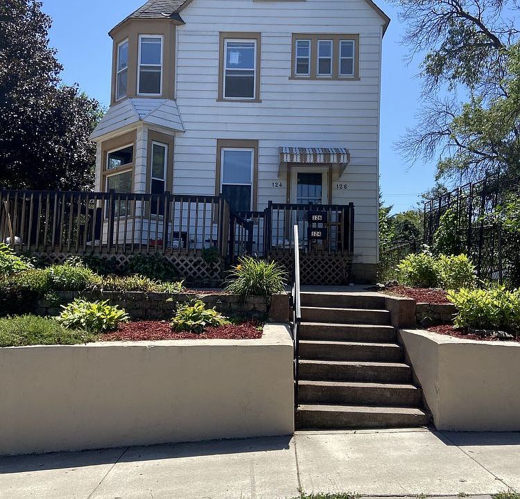 1st image of 126 Jenks Ave E