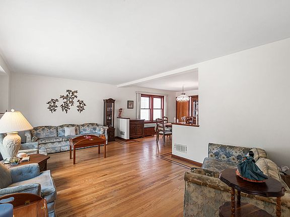 3rd image of 5038 N Nagle Ave