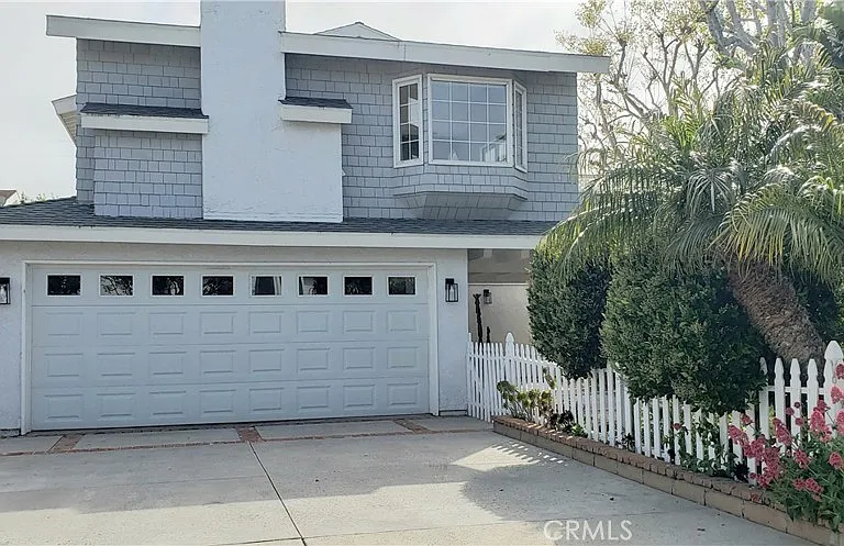 215 Knox St — Photo 1