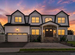 84 Choir Lane, Westbury, NY 11590